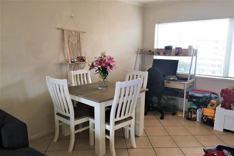 Photo of property in 49 Tiri Tiri Road, Birkdale, Auckland, 0626