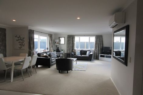 Photo of property in 8 Stone Street, Miramar, Wellington, 6022