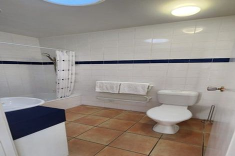 Photo of property in 3/252 Hurstmere Road, Takapuna, Auckland, 0622