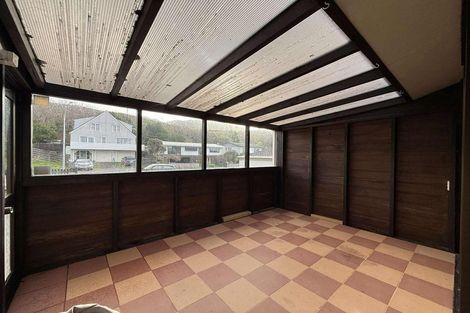 Photo of property in 27 Rembrandt Avenue, Tawa, Wellington, 5028