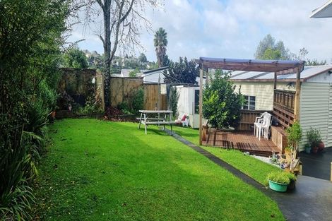 Photo of property in 14 Vina Place, Massey, Auckland, 0614