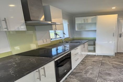 Photo of property in 12 Dawnhaven Drive, Te Atatu Peninsula, Auckland, 0610