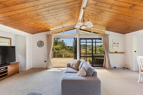 Photo of property in 13 Lindaver Grove, Merrilands, New Plymouth, 4312