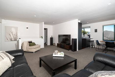 Photo of property in 8a Worthington Place, West Harbour, Auckland, 0618