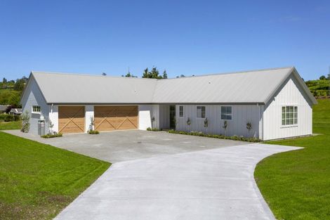 Photo of property in 5 Lens Way, Acacia Bay, Taupo, 3385