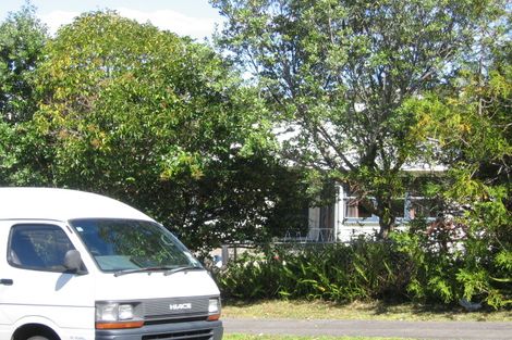 Photo of property in 18 Peter Terrace, Castor Bay, Auckland, 0620