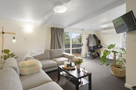 Photo of property in 8 Kowhai Terrace, Saint Martins, Christchurch, 8022