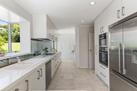 Photo of property in 15 Pickwick Parade, Mellons Bay, Auckland, 2014