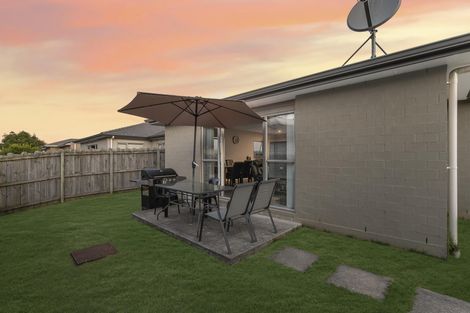 Photo of property in 98 Popokatea Drive, Takanini, 2112