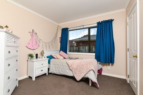 Photo of property in 52 Waiwherowhero Drive, St Andrews, Hamilton, 3200