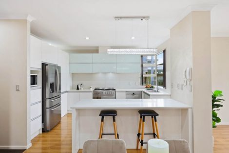 Photo of property in 111 Lake Panorama Drive, Henderson Valley, Auckland, 0612