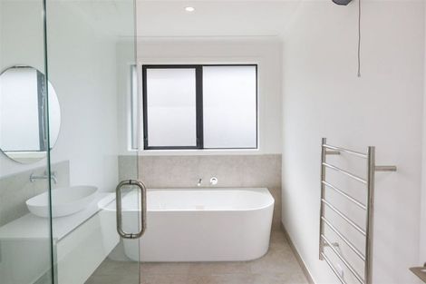 Photo of property in 18 Sardinia Grove, Fitzherbert, Palmerston North, 4410