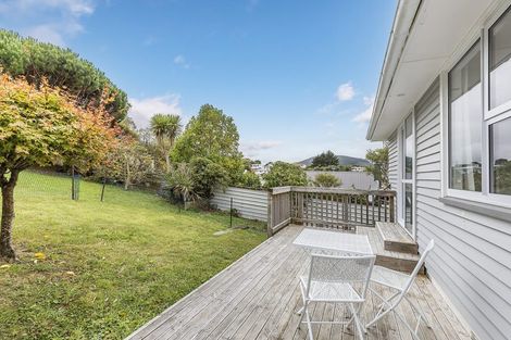Photo of property in 11 Wakefield Terrace, Tawa, Wellington, 5028
