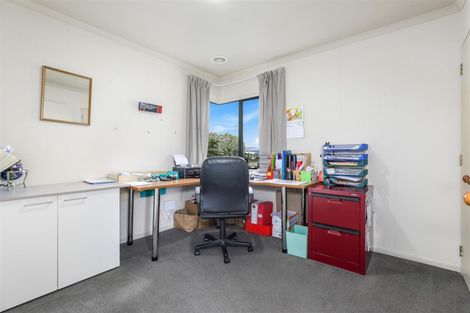 Photo of property in 6 Caulfield Place, Pukehangi, Rotorua, 3015