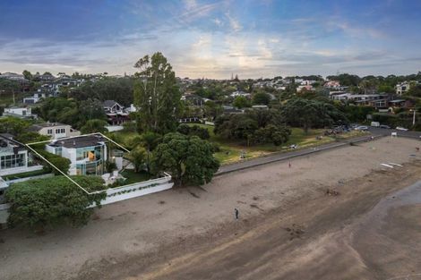 Photo of property in 2/9 The Esplanade, Castor Bay, Auckland, 0620