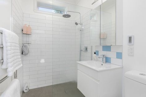 Photo of property in 52 Birdwood Road, Waterloo, Lower Hutt, 5011