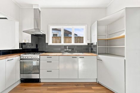 Photo of property in 28 Aotea Street, Castlecliff, Whanganui, 4501