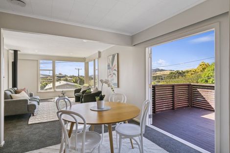 Photo of property in 15 Kahikatea Grove, Paparangi, Wellington, 6037