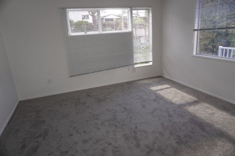 Photo of property in 8 Edgeworth Road, Glenfield, Auckland, 0629
