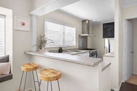 Photo of property in 2/260 Meola Road, Point Chevalier, Auckland, 1022