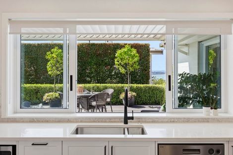 Photo of property in 2 Callender Place, Shelly Park, Auckland, 2014