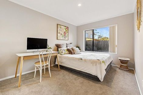 Photo of property in 13 Berkshire Terrace, Massey, Auckland, 0614