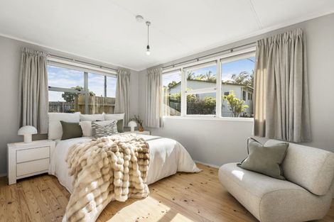 Photo of property in 897 East Coast Road, Northcross, Auckland, 0632