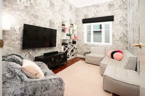 Photo of property in 2 Shannon Street, Mount Victoria, Wellington, 6011