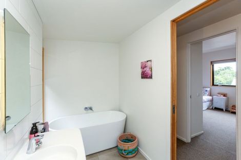 Photo of property in 76 Cutfield Road, New Plymouth, 4310