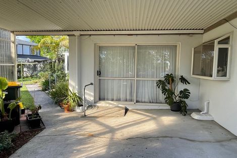 Photo of property in 12 Mandeville Place, Unsworth Heights, Auckland, 0632