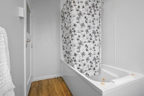 Photo of property in 76 Williams Street, Cambridge, 3434