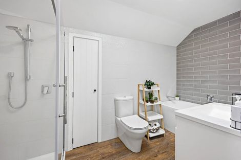 Photo of property in 2 Callender Place, Shelly Park, Auckland, 2014