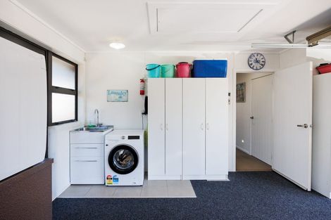 Photo of property in 18 Medallion Court, Kelvin Grove, Palmerston North, 4414