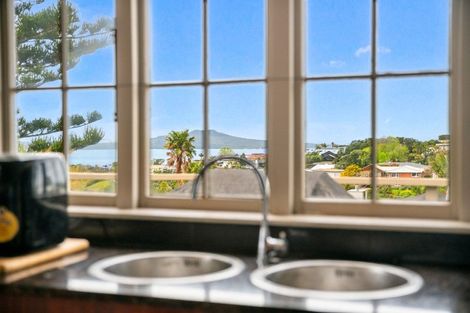 Photo of property in 7 Aberdeen Road, Castor Bay, Auckland, 0620