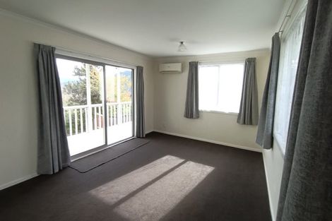 Photo of property in 27 Aniseed Grove, Timberlea, Upper Hutt, 5018