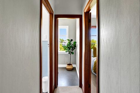 Photo of property in 32 Victoria Road, New Plymouth, 4310