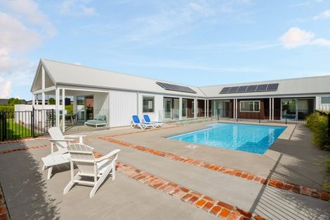 Photo of property in 77 Alan Livingston Drive, Cambridge, 3434