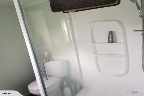 Photo of property in 18 Woodglen Road, Glen Eden, Auckland, 0602