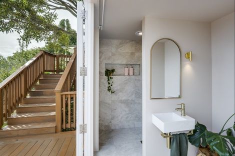 Photo of property in 5 Denholm Road, Hospital Hill, Napier, 4110