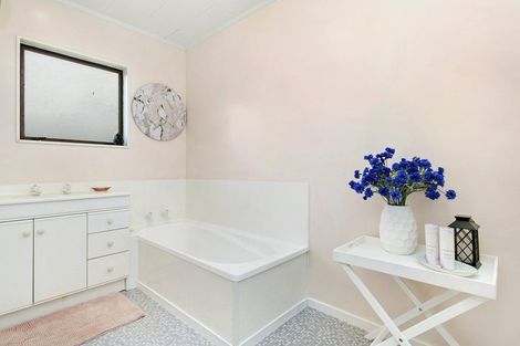 Photo of property in 6 Westra View, Tawa, Wellington, 5028