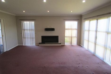 Photo of property in 1 Ballymore Drive, Pinehill, Auckland, 0632