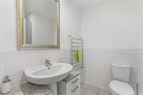 Photo of property in 2/2a Frieston Road, Milford, Auckland, 0620