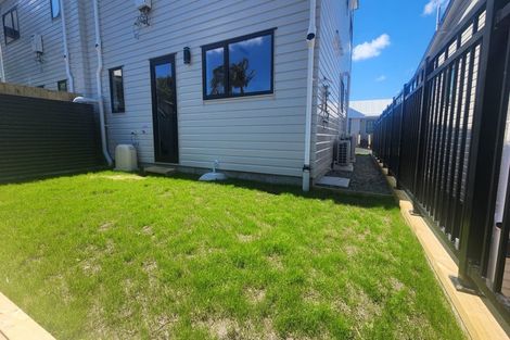 Photo of property in 90a West Harbour Drive, West Harbour, Auckland, 0618