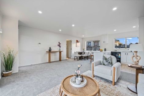 Photo of property in 2/24 Waimana Road, Conifer Grove, Takanini, 2112