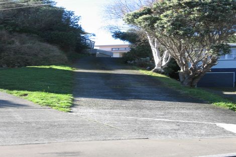 Photo of property in 9 Omega Street, Newlands, Wellington, 6037