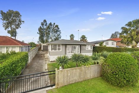 Photo of property in 15 Tamariki Avenue, Kelston, Auckland, 0602