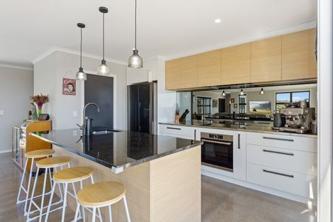 Photo of property in 174 Harakeke Road, Te Horo, Otaki, 5581