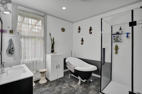 Photo of property in 18 Mills Street, Eltham, 4322