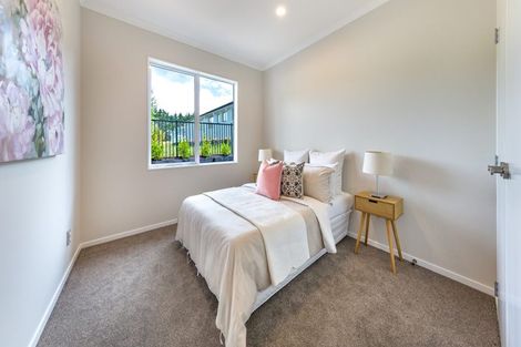 Photo of property in 10 Papa Orchard Drive, Kumeu, 0810