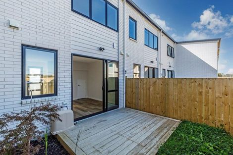 Photo of property in 7/86 Fred Taylor Drive, Westgate, Auckland, 0814